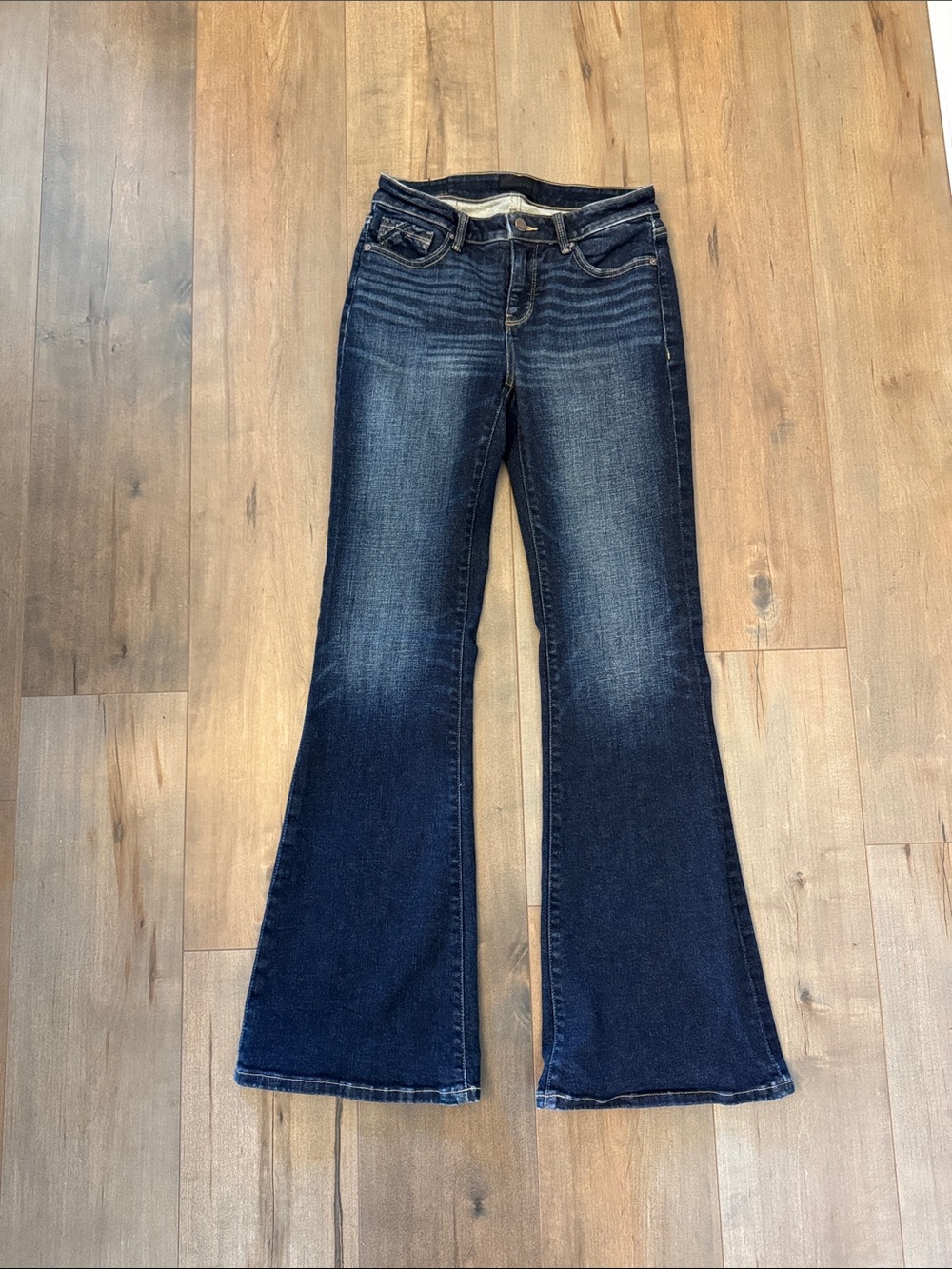 Buckle dark wash flare. Size 26x34 - Picture 2 of 8